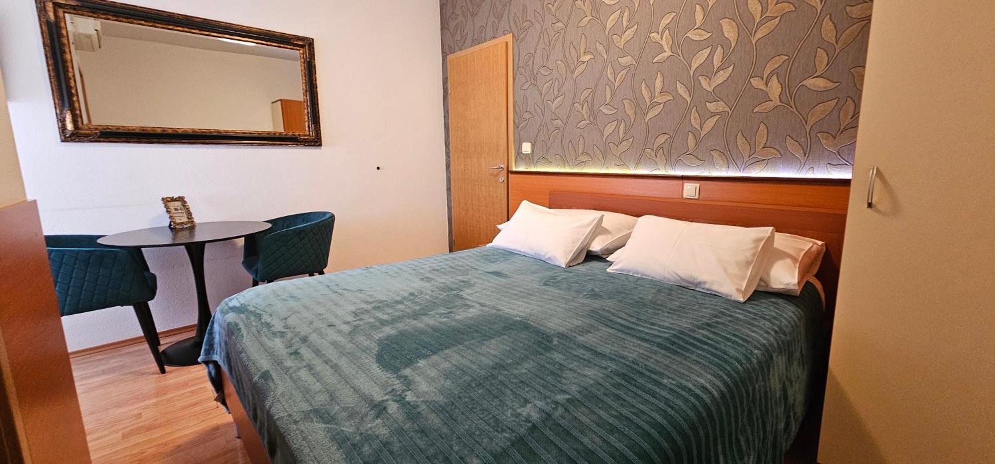 Sobe/rooms Riva Bed & Breakfast